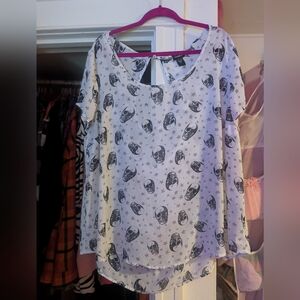 Torrid White Short Sleeve Skull & Star Graphic Top